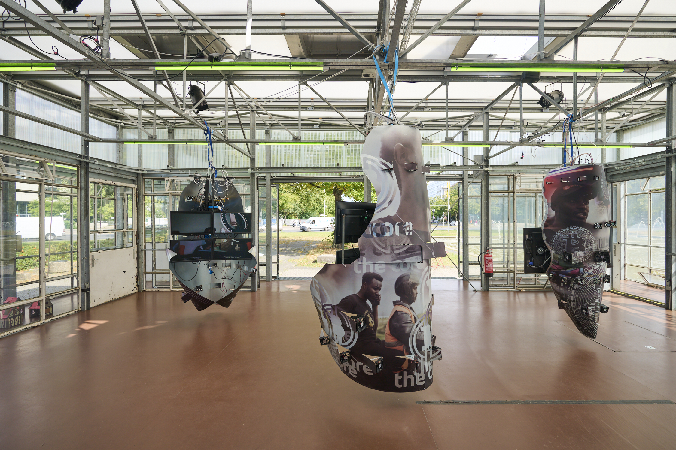 KitchenSync synchronized 11 displays and allowed the artist to rotate them using motors connected to the devices.